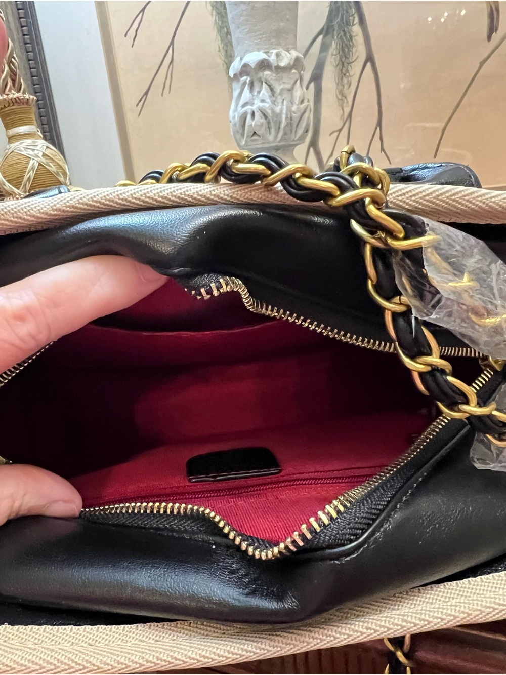 🦋 NWOT Designer style Black & Beige Satchel with Gold Chain Trim - Picture 8 of 9